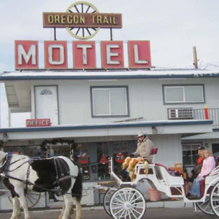 بيكر سيتي Oregon Trail Motel And Restaurant المظهر الخارجي الصورة